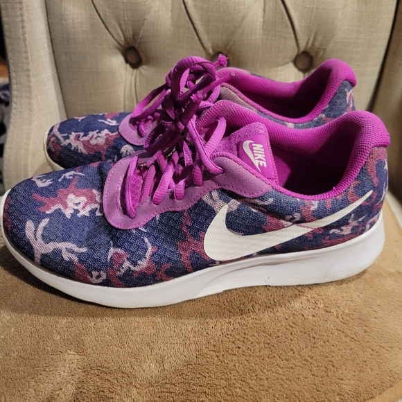 Nike Tanjun Sneakers Size US 9 Purple 820201 515 - Picture 1 of 8